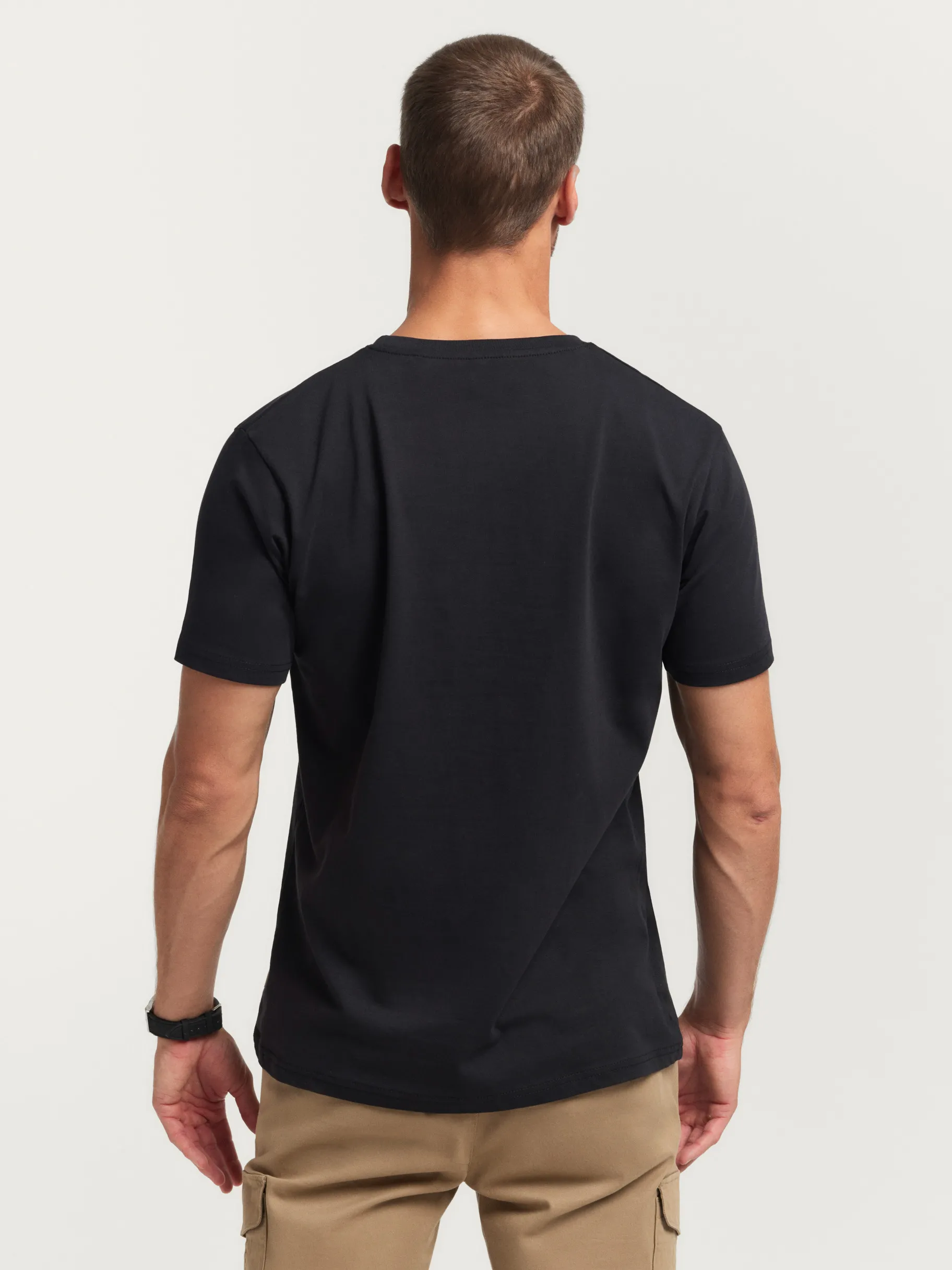 camiseta_basica_negro_4.webp Store Alvaro Moreno CAMISETA BASICA Negro