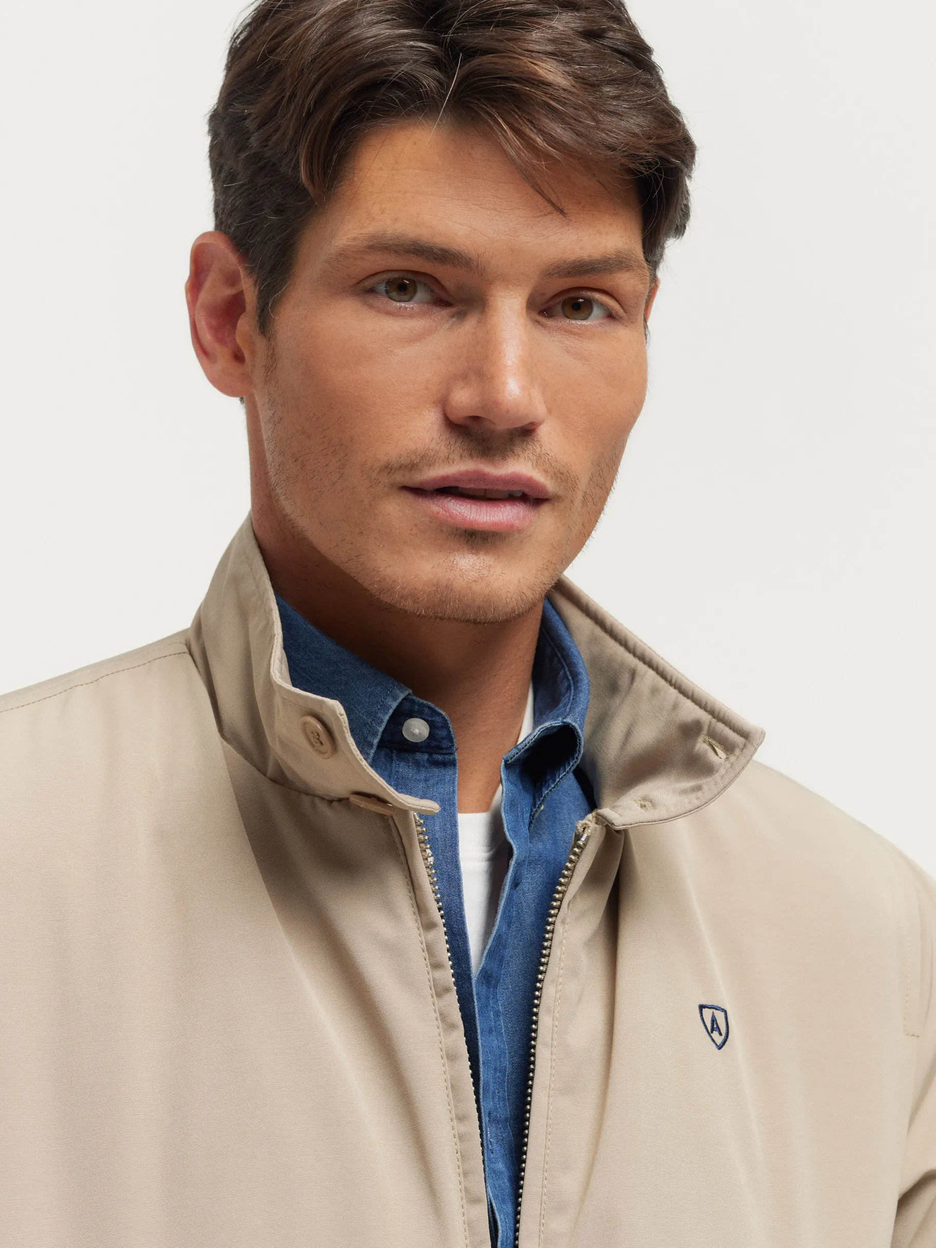 cazadora_smart_beige_4.webp Hot Alvaro Moreno CAZADORA SMART Beige