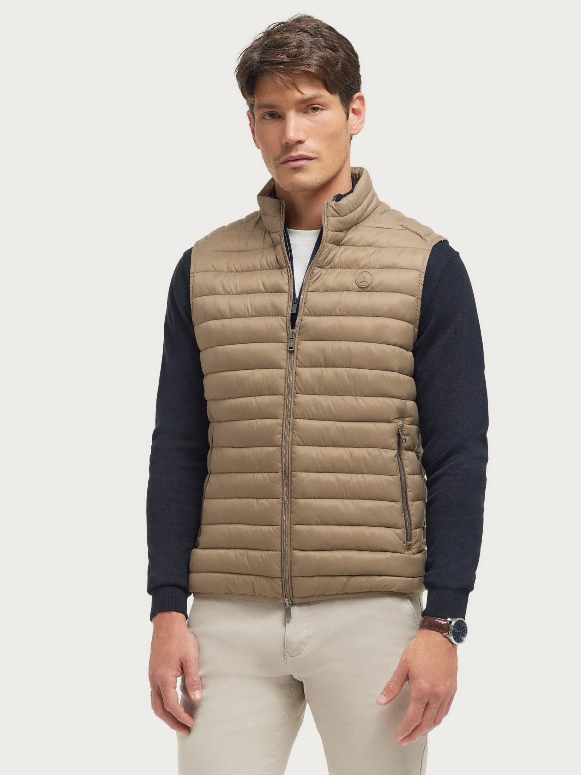 chaleco_denker_camel_3.webp Fashion Alvaro Moreno CHALECO DENKER Camel