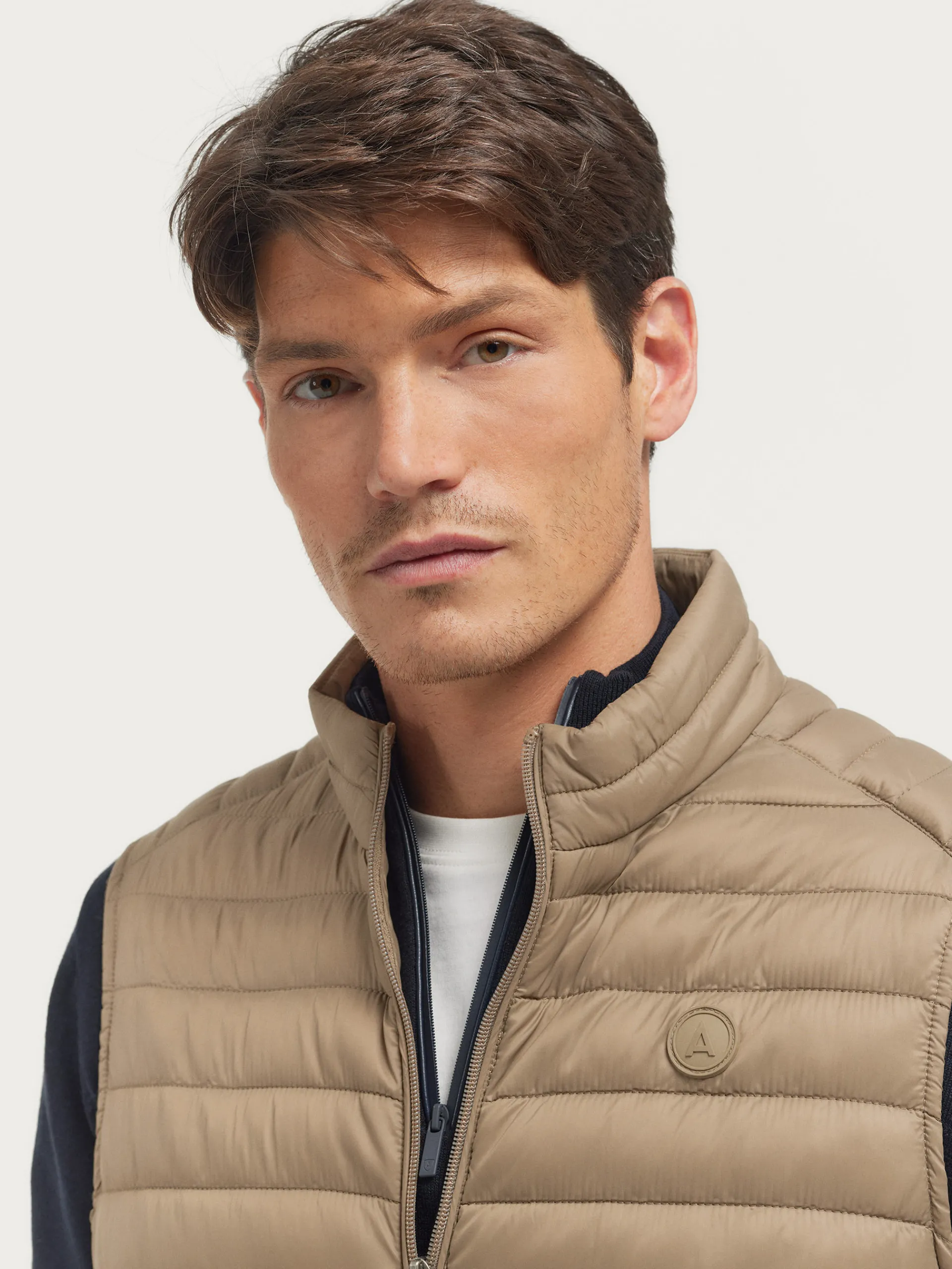 chaleco_denker_camel_5.webp Fashion Alvaro Moreno CHALECO DENKER Camel