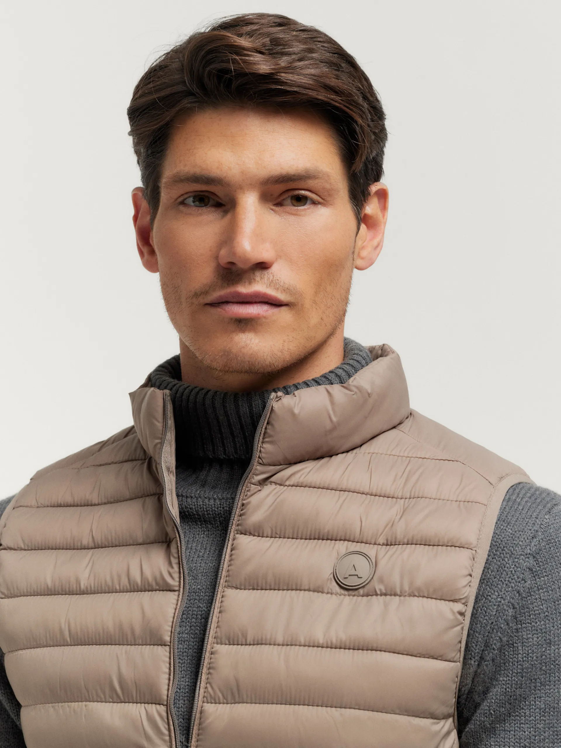 chaleco_niro_camel_4.webp Fashion Alvaro Moreno CHALECO NIRO Camel