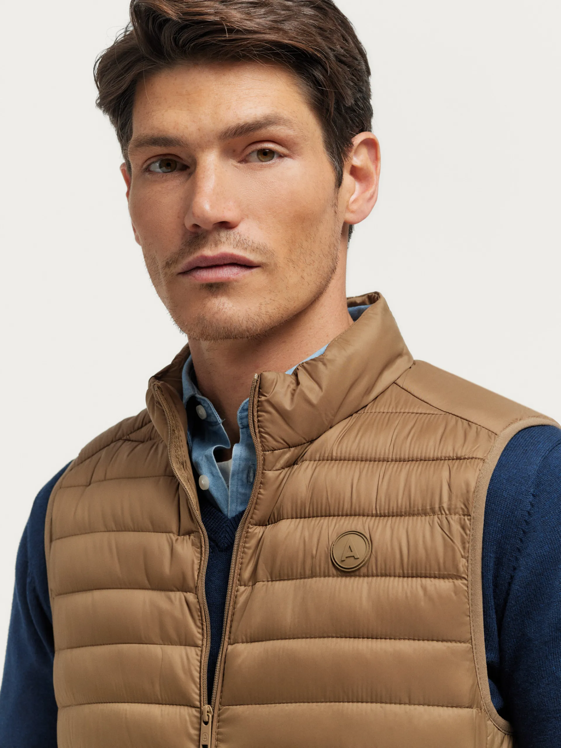 chaleco_niro_mostaza_4.webp Sale Alvaro Moreno CHALECO NIRO Mostaza