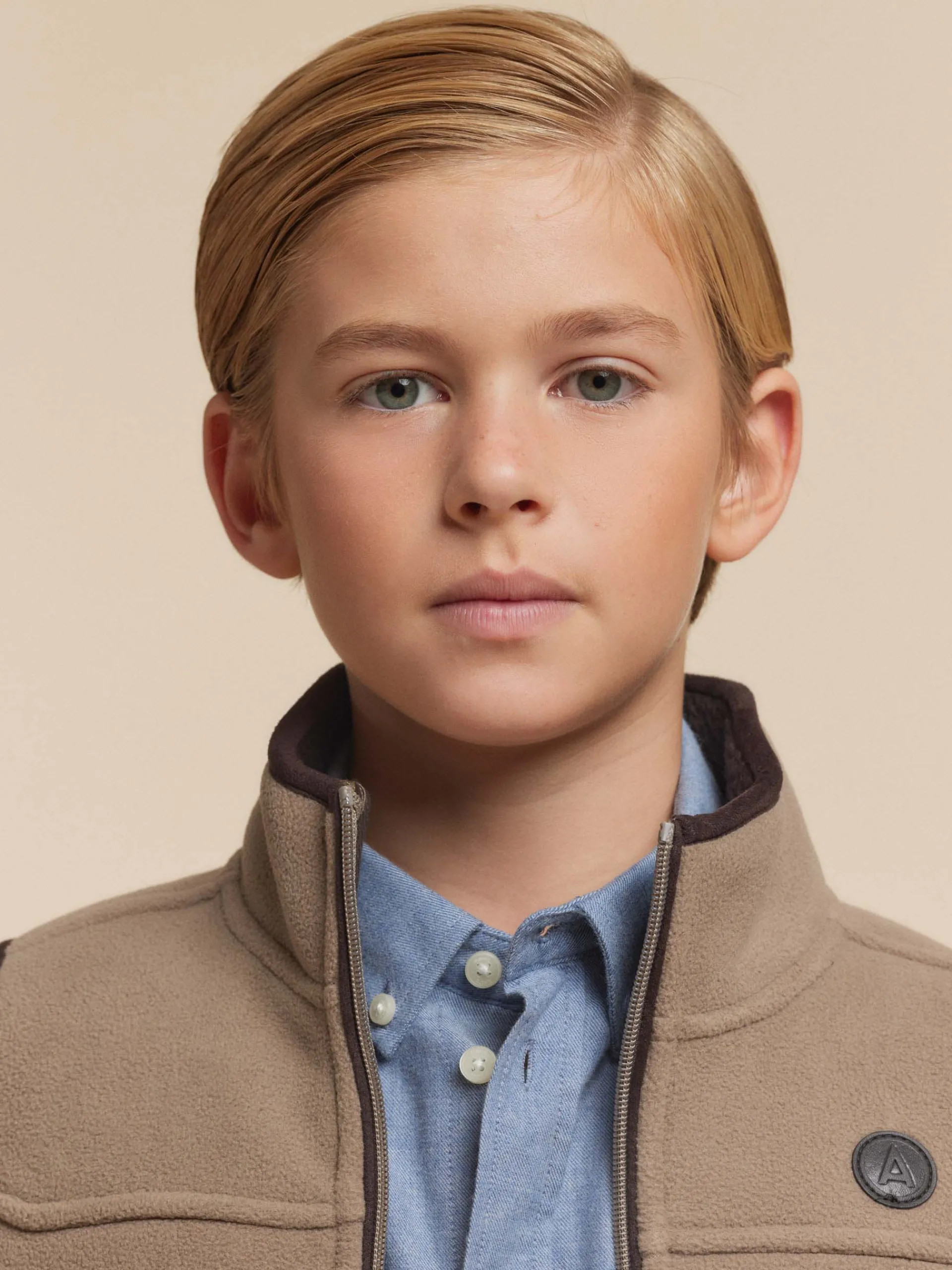 chaleco_sierra_kids_beige_3.webp Shop Alvaro Moreno CHALECO SIERRA KIDS Beige