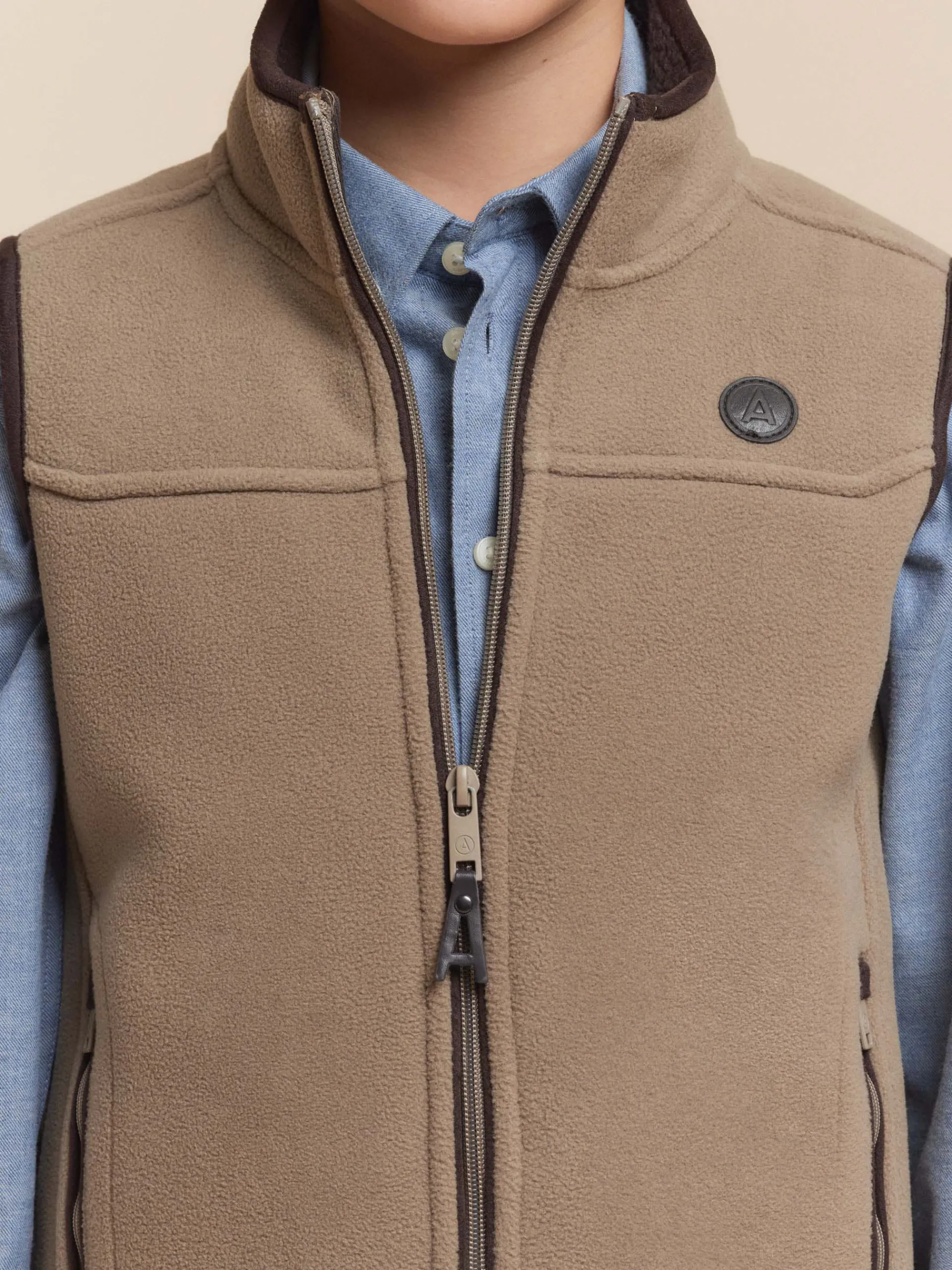 chaleco_sierra_kids_beige_4.webp Shop Alvaro Moreno CHALECO SIERRA KIDS Beige