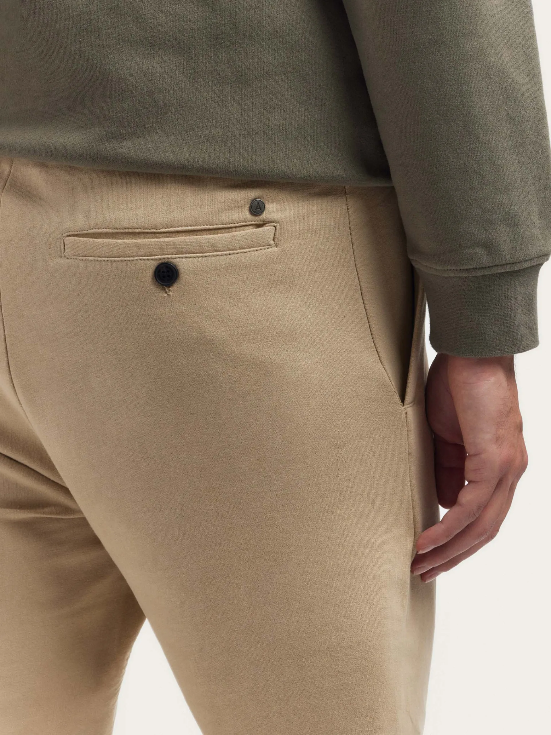 jogger_chino_punto_camel_3.webp Shop Alvaro Moreno JOGGER CHINO PUNTO Camel