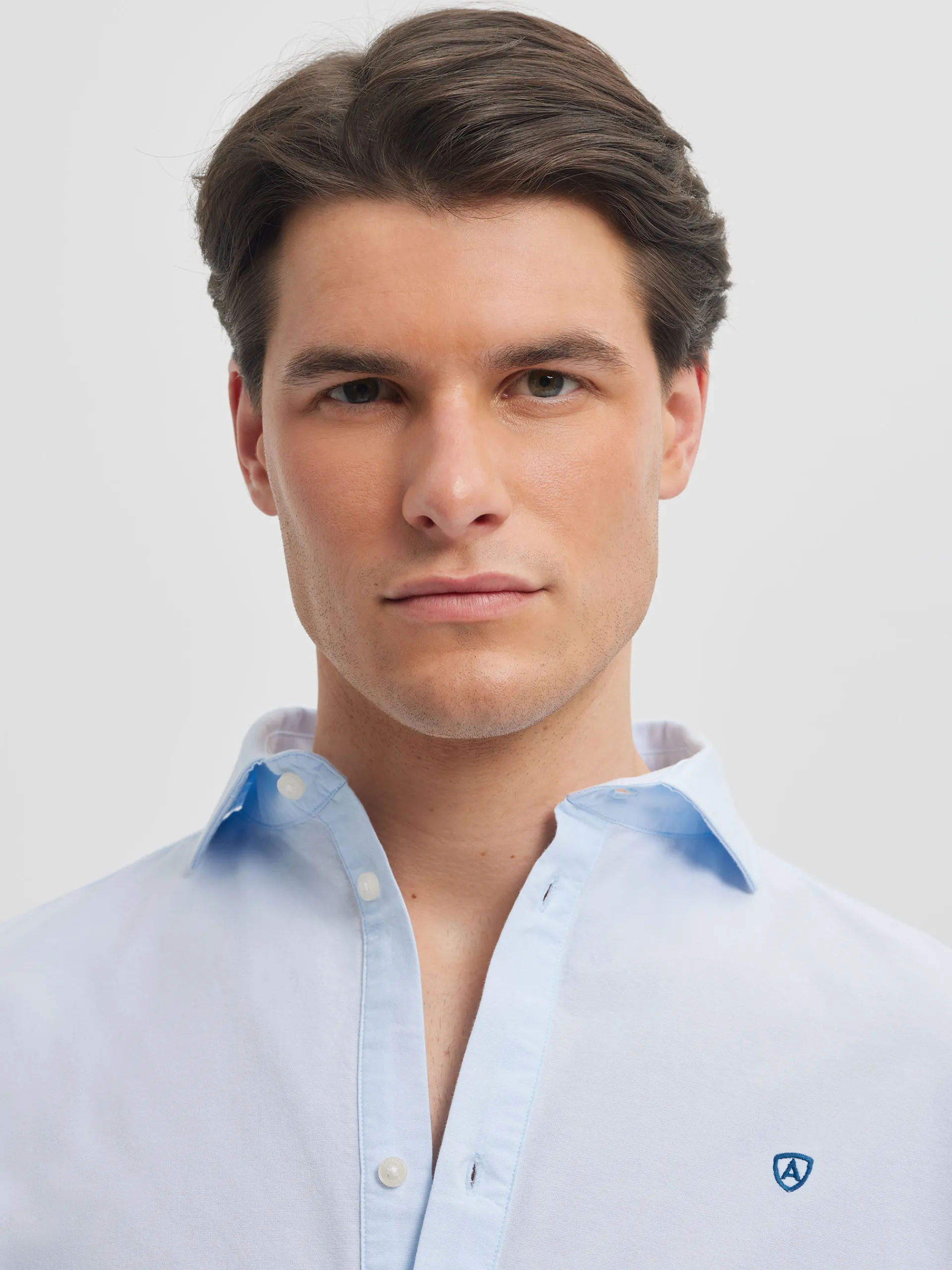 polera_pin_point_celeste_3.webp Store Alvaro Moreno POLERA PIN POINT Celeste