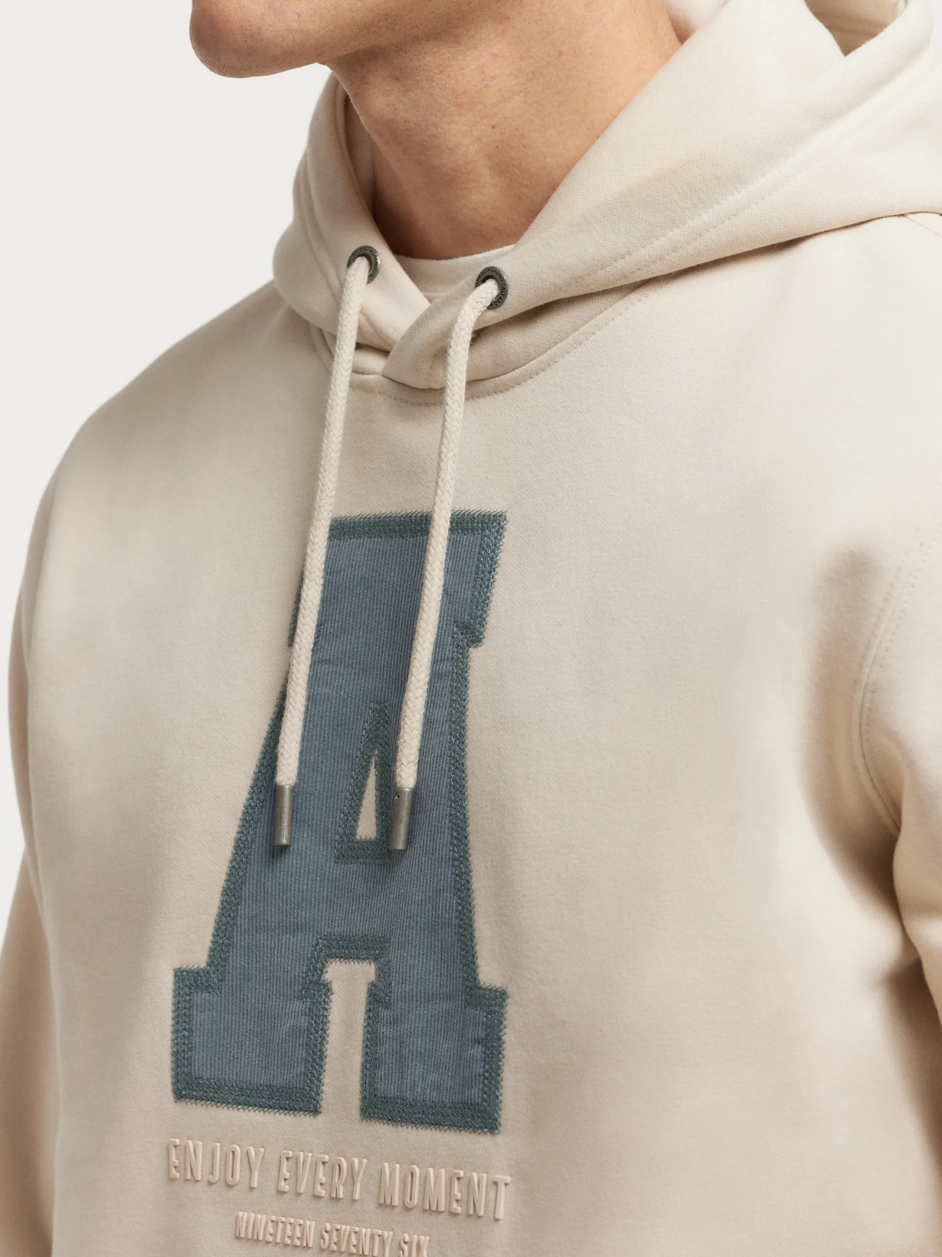 sudadera_moment_beige_3.webp Hot Alvaro Moreno SUDADERA MOMENT Beige