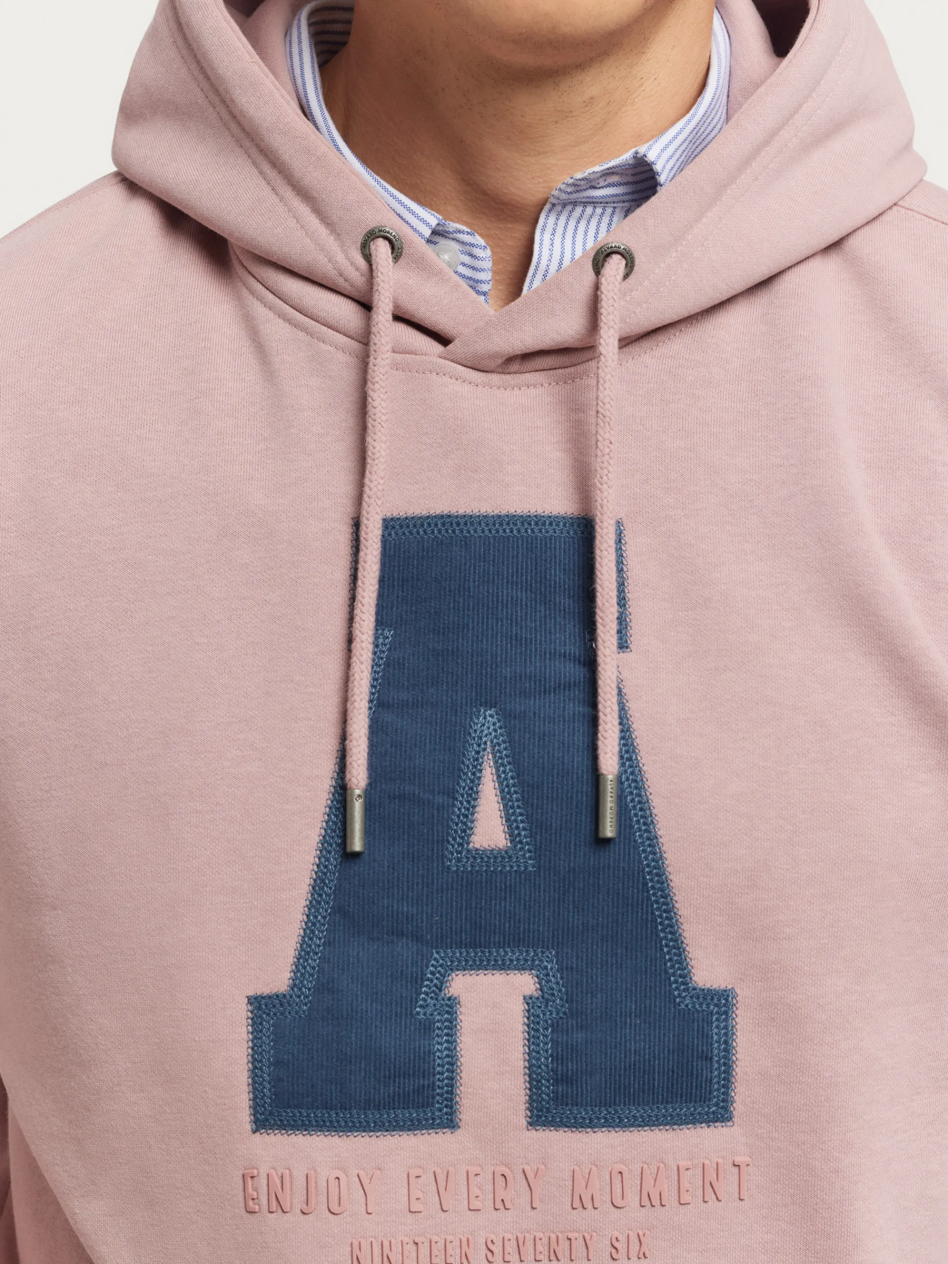 sudadera_moment_rosa_4.webp Fashion Alvaro Moreno SUDADERA MOMENT Rosa